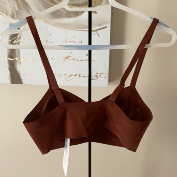 Athleta Ritual Adjustable Bra - Picture 2 of 3